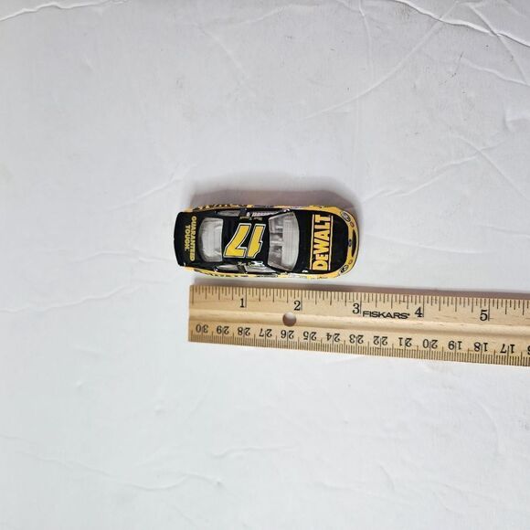 Matt Kenseth 1999 Dewalt #17 1:64 Diecast - Picture 6 of 6